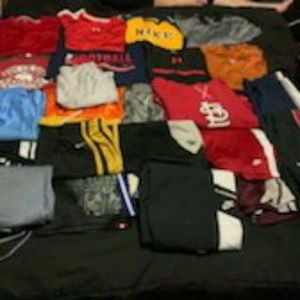 Boys Nike and Under Armour clothing 27pieces M-L